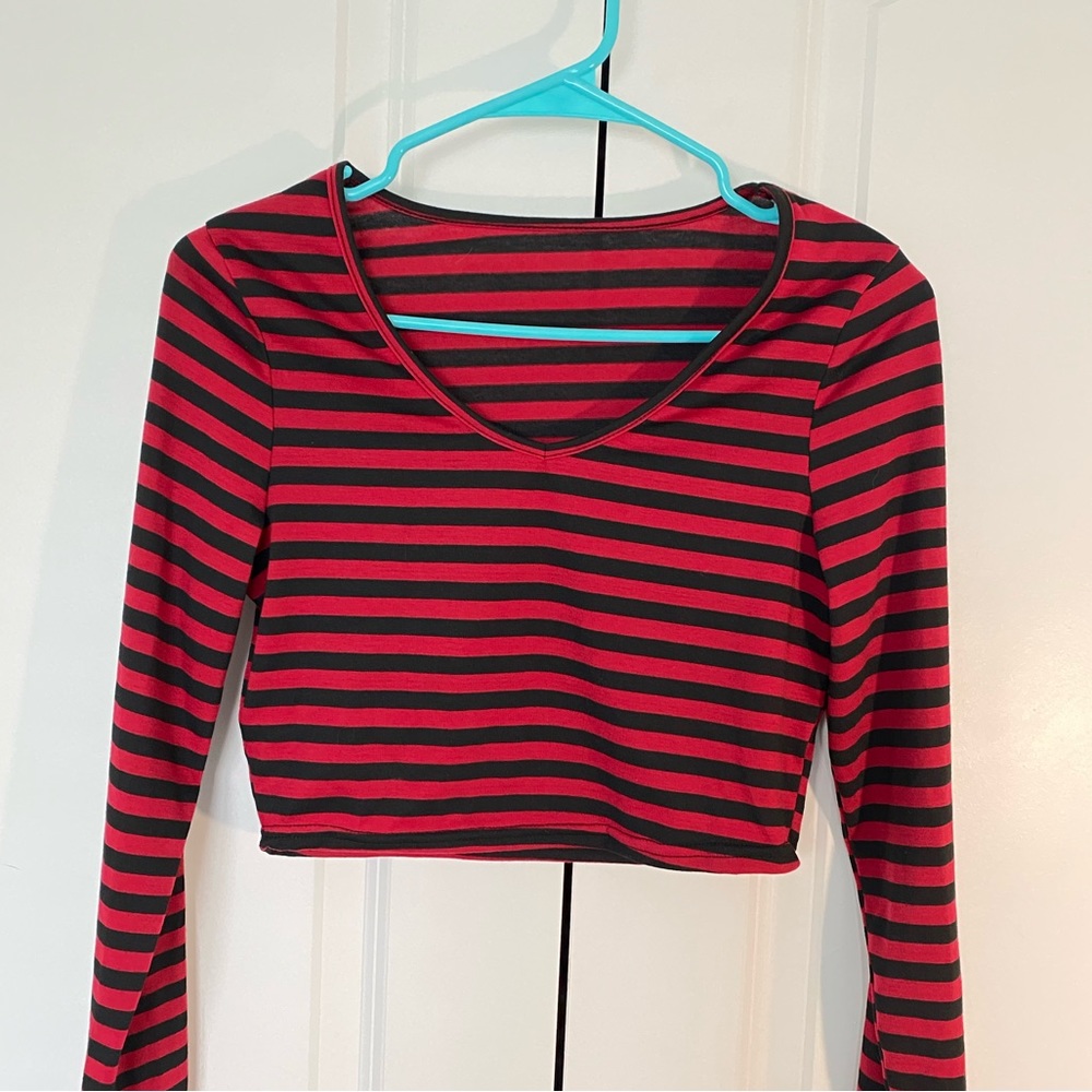 Striped long sleeve crop top ❤️🖤❤️🖤